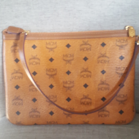 ♨️SOLD NO LONGER AVAILABLE ♨️MCM Wristlet - Picture 8 of 8